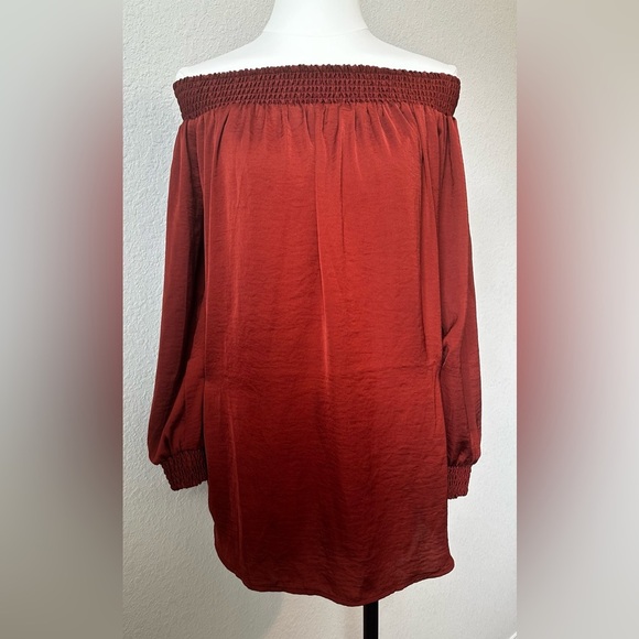 New Cabi Sz M Cooper Foxy Smocked Satin Blouse Off Shoulder - Picture 3 of 8